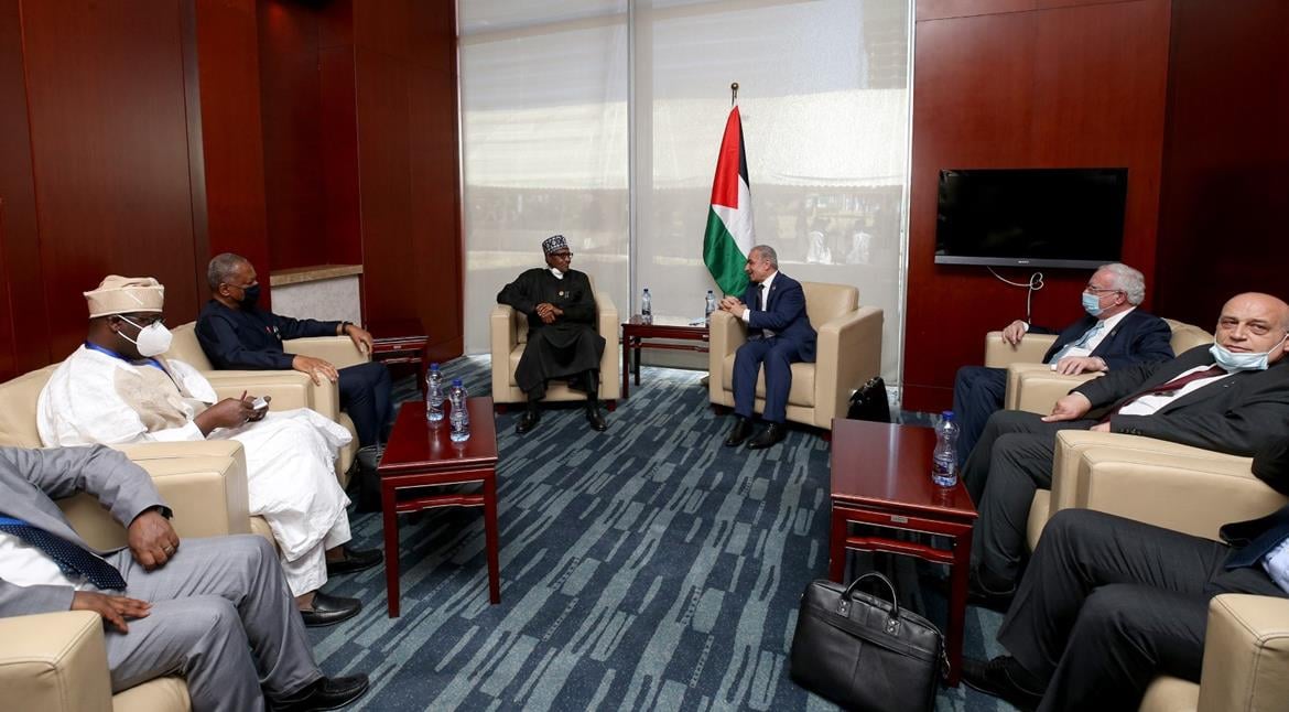 Premier holds a series of meetings on the sideline of AU summit