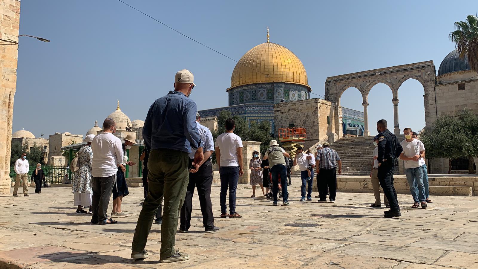 Scores of Israeli settlers break into Al-Aqsa Mosque
