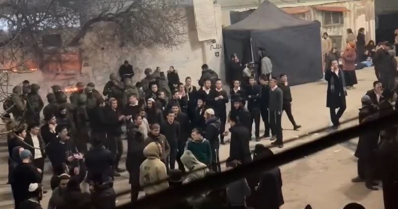 Israeli colonists storm Kifl Haris under Israeli military protection