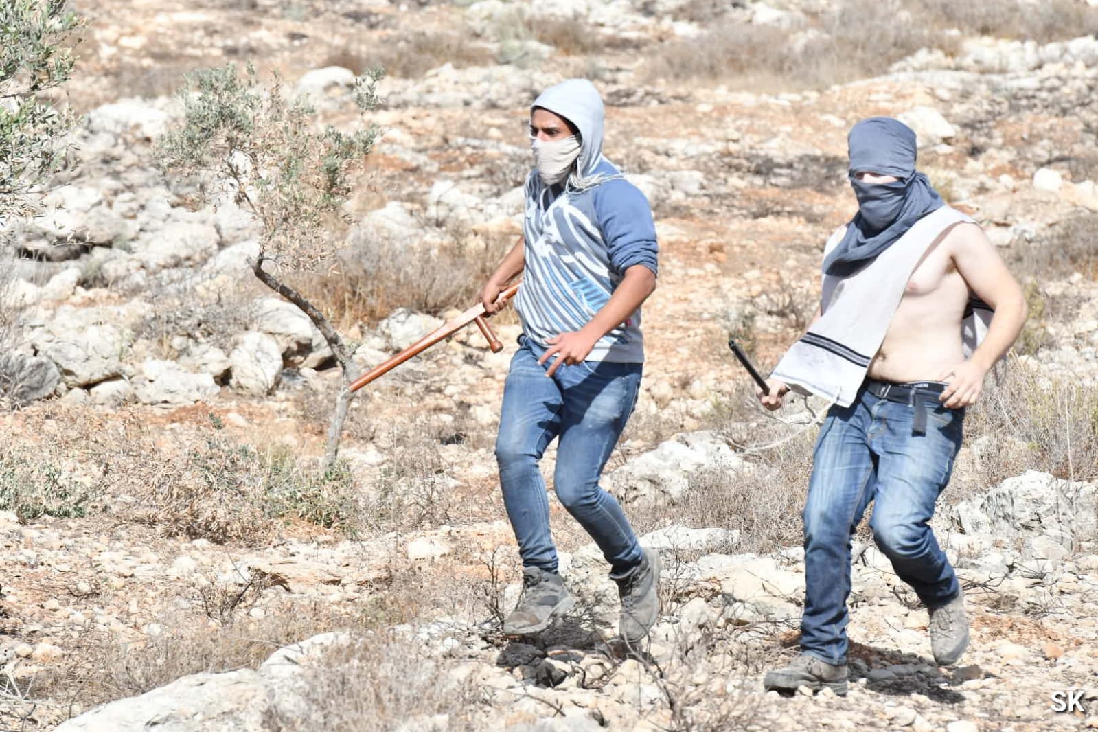 Settlers attack two girls by pepper gas in Huwwara