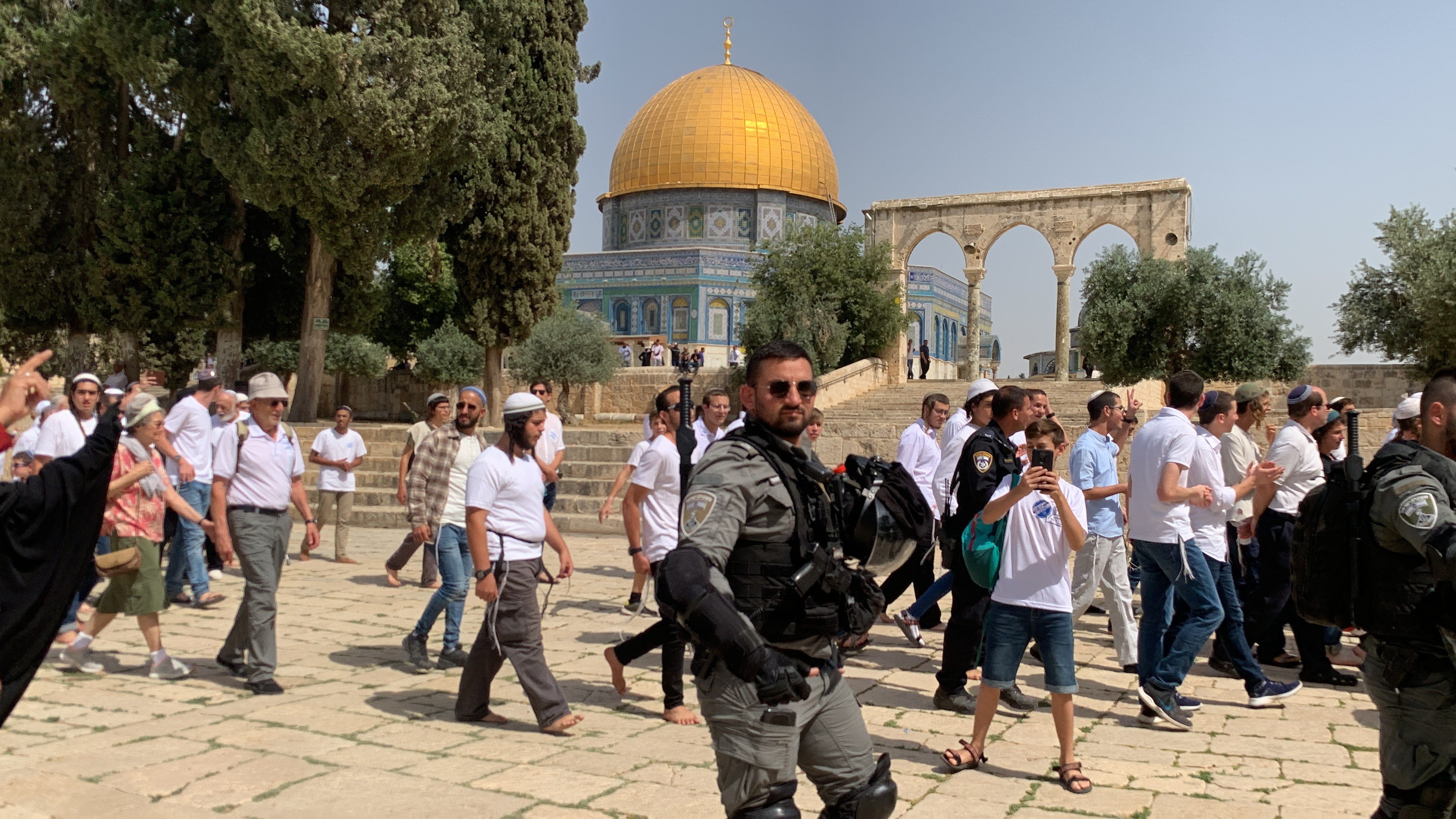 OIC strongly condemns Israeli forces storming of Al-Aqsa Mosque and closure of the Ibrahimi Mosque