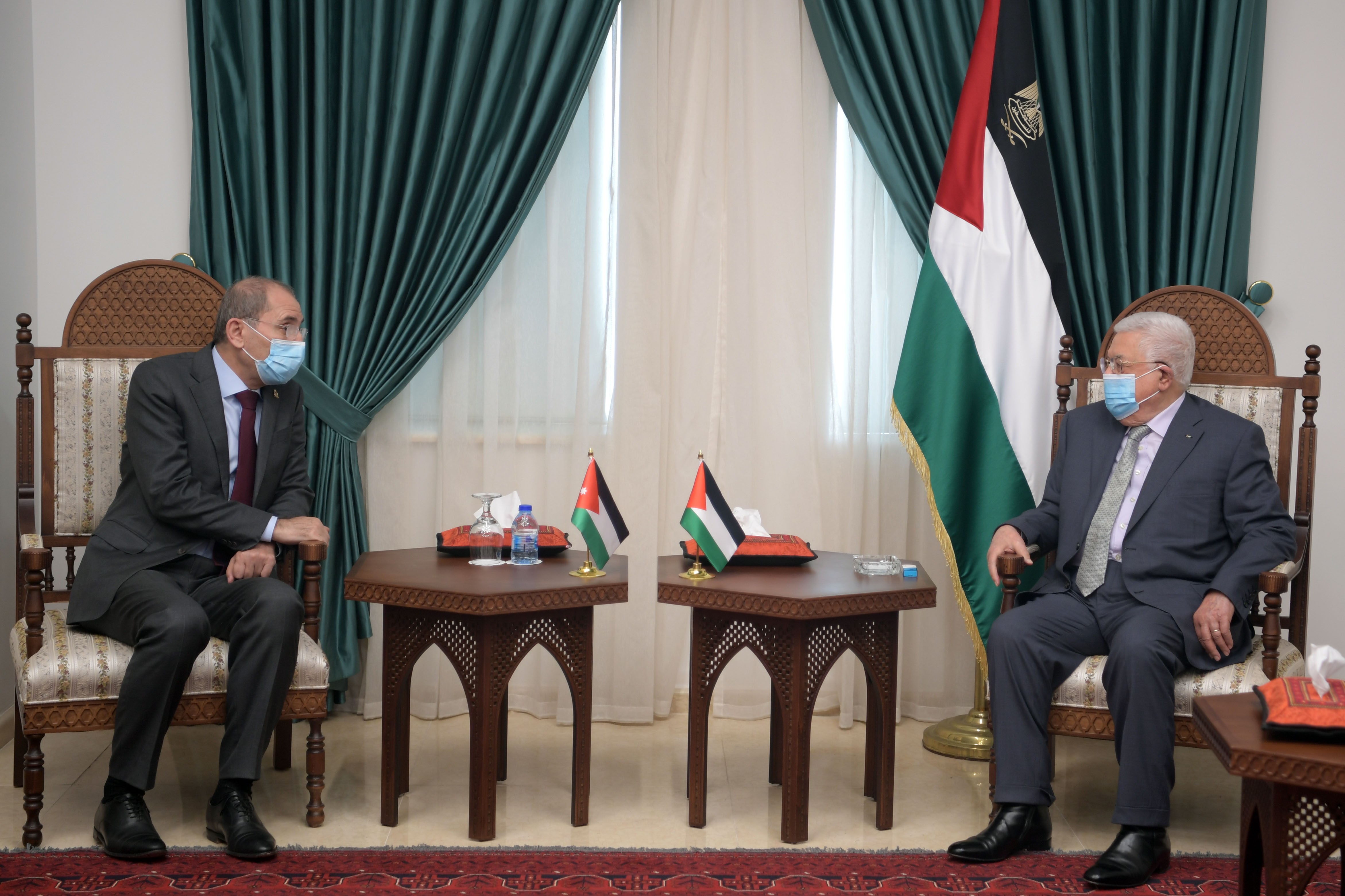 President Abbas discusses ongoing Israeli aggression, Gaza reconstruction with Jordan’s FM