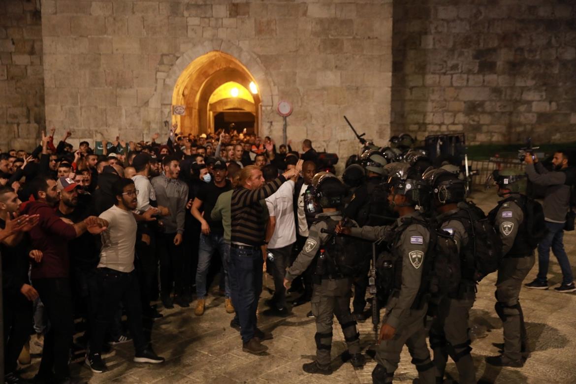Some 70 Palestinians injured as Israeli police attacks funeral procession in Jerusalem