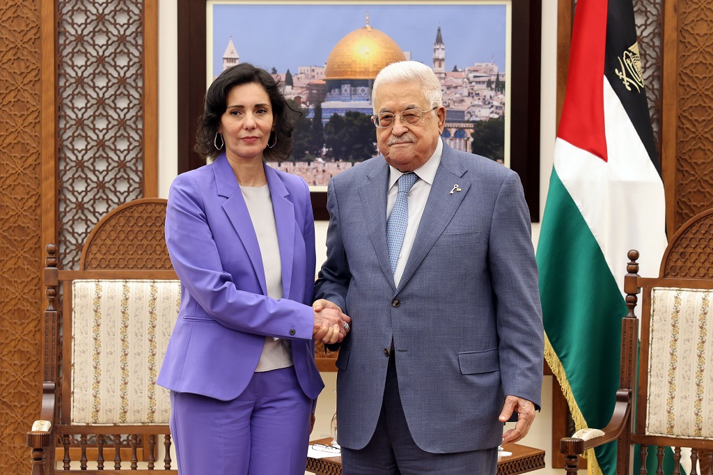 President Abbas discusses developments with visiting Belgian Foreign Minister 