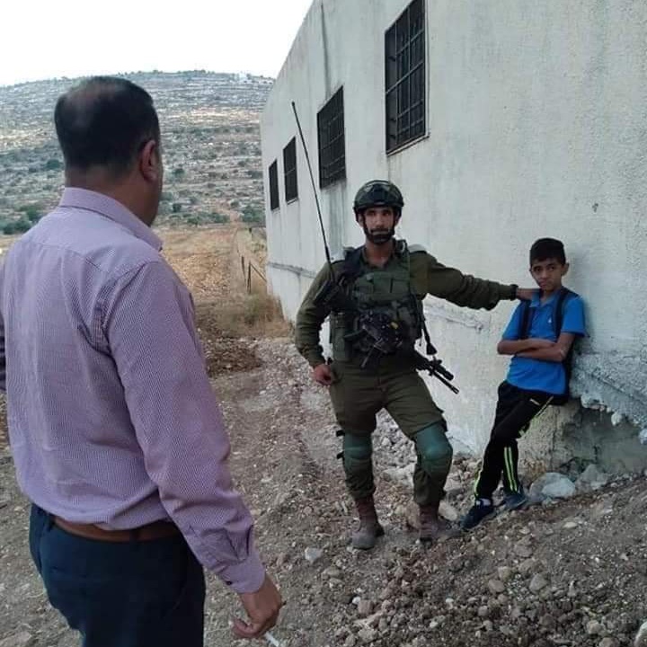 Occupation soldiers detain 12-year-old student south of Nablus