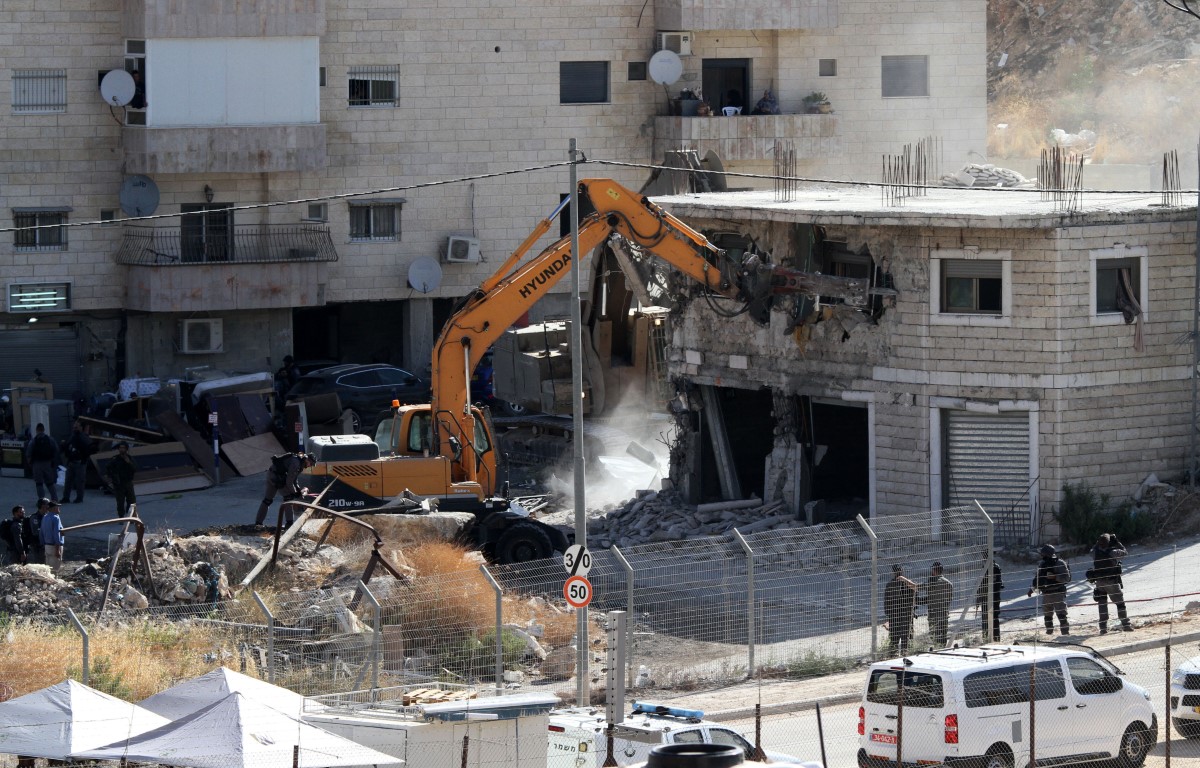 Israel’s West Jerusalem municipality demolishes Palestinian house in the occupied city
