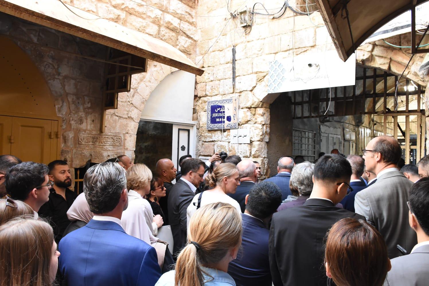 Israeli authorities prevent diplomats from entering Hebron's Ibrahimi Mosque