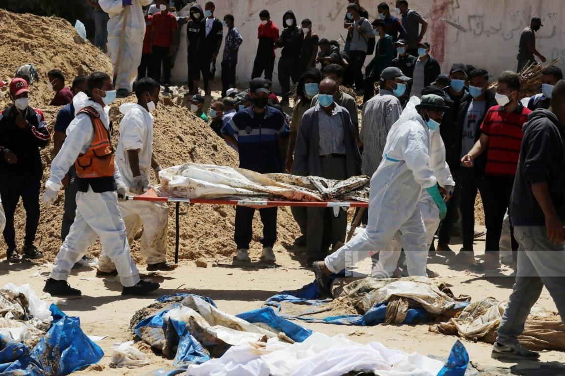 Palestinian civil defense crews retrieve 35 bodies from mass graves in Khan Younis