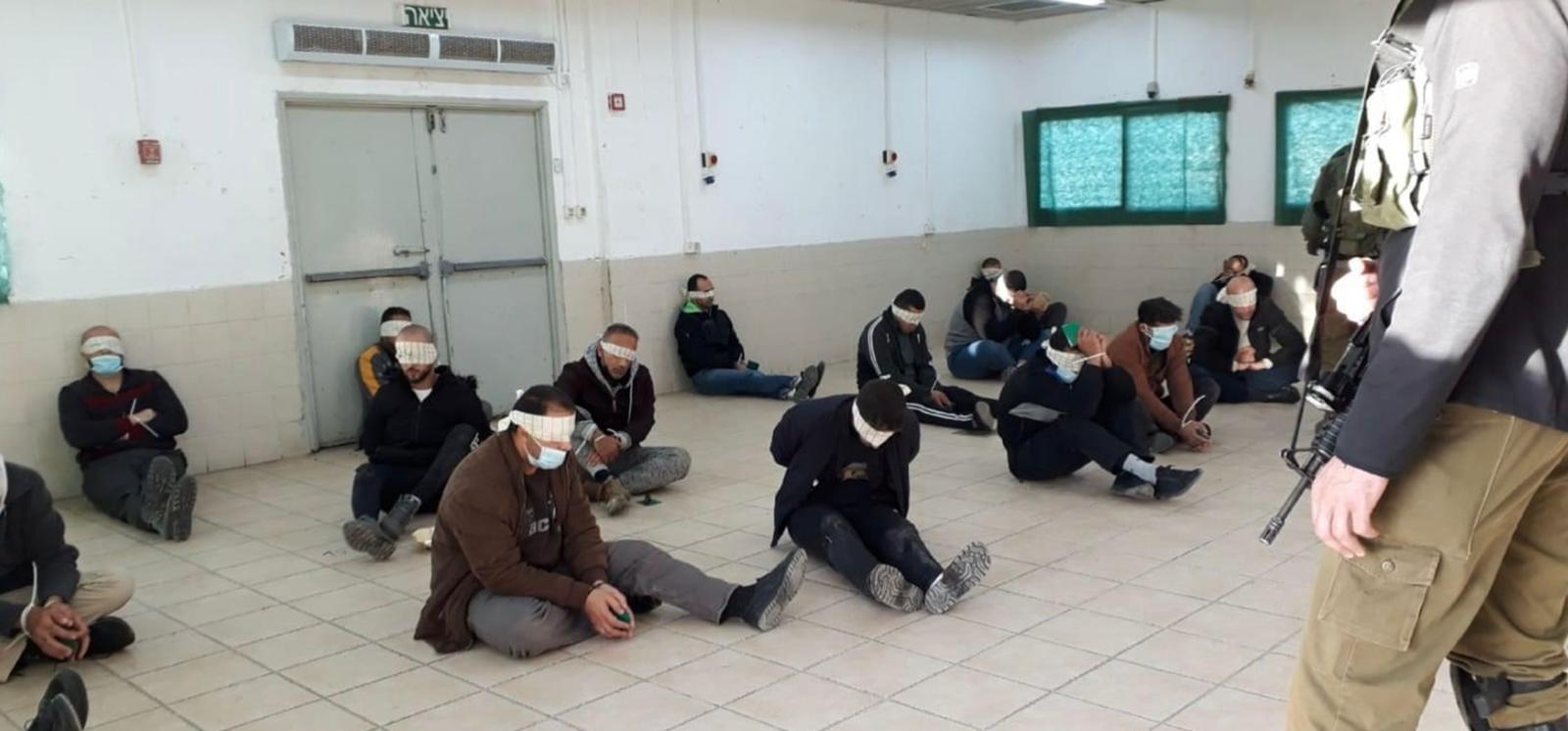 Israeli occupation forces raid West Bank town, hold and interrogate 24 residents before releasing them