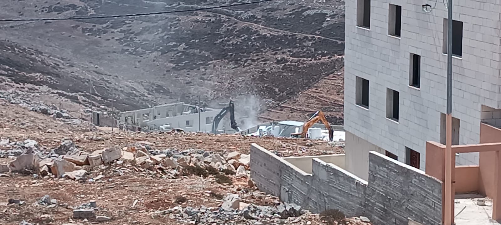 UPDATE: Israeli forces embark on demolishing two residential apartments in Nablus  
