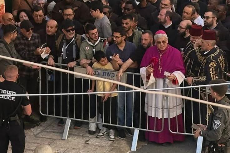 Israeli forces clamp down worshippers on Holy Saturday, impose restrictions in occupied Jerusalem