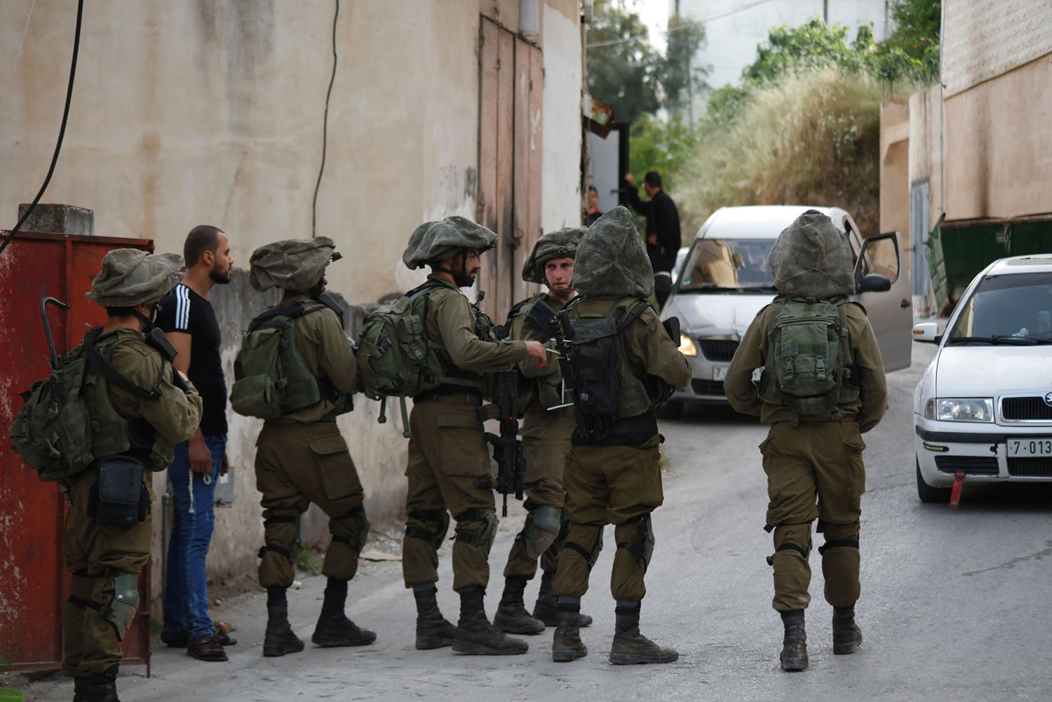 Occupation forces raid Jenin village, provoke clashes 