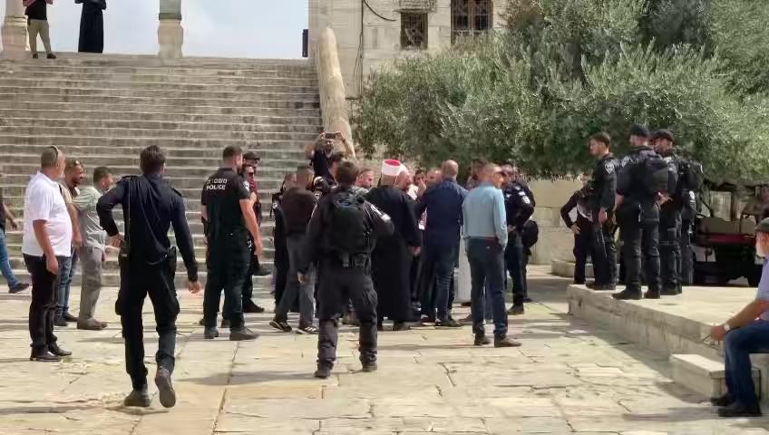 A Druze delegation forced by Israeli police to leave Al Aqsa Mosque.