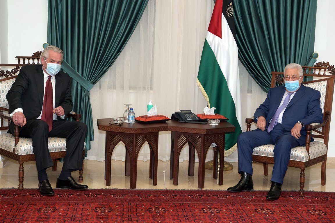 President Abbas discusses developments with UN peace envoy