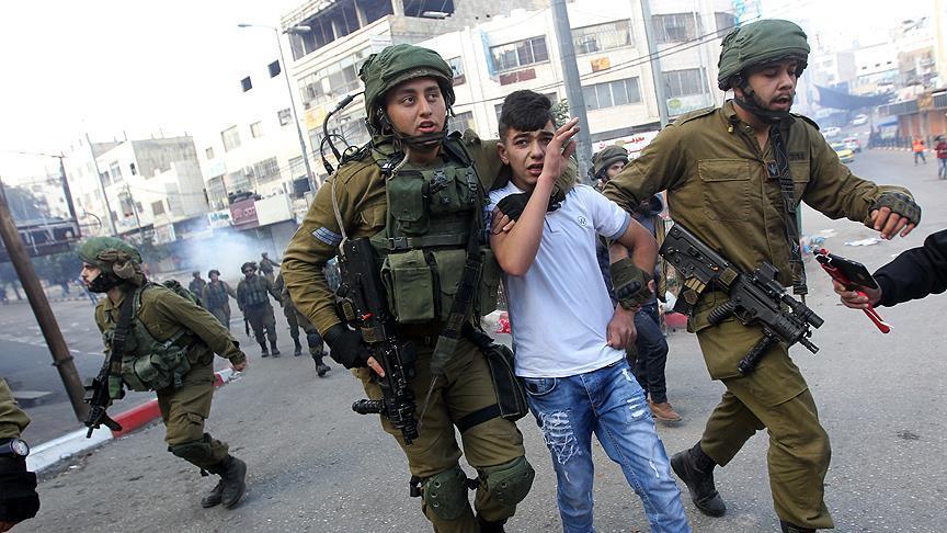 Israeli forces detain 13 Palestinians from the West Bank