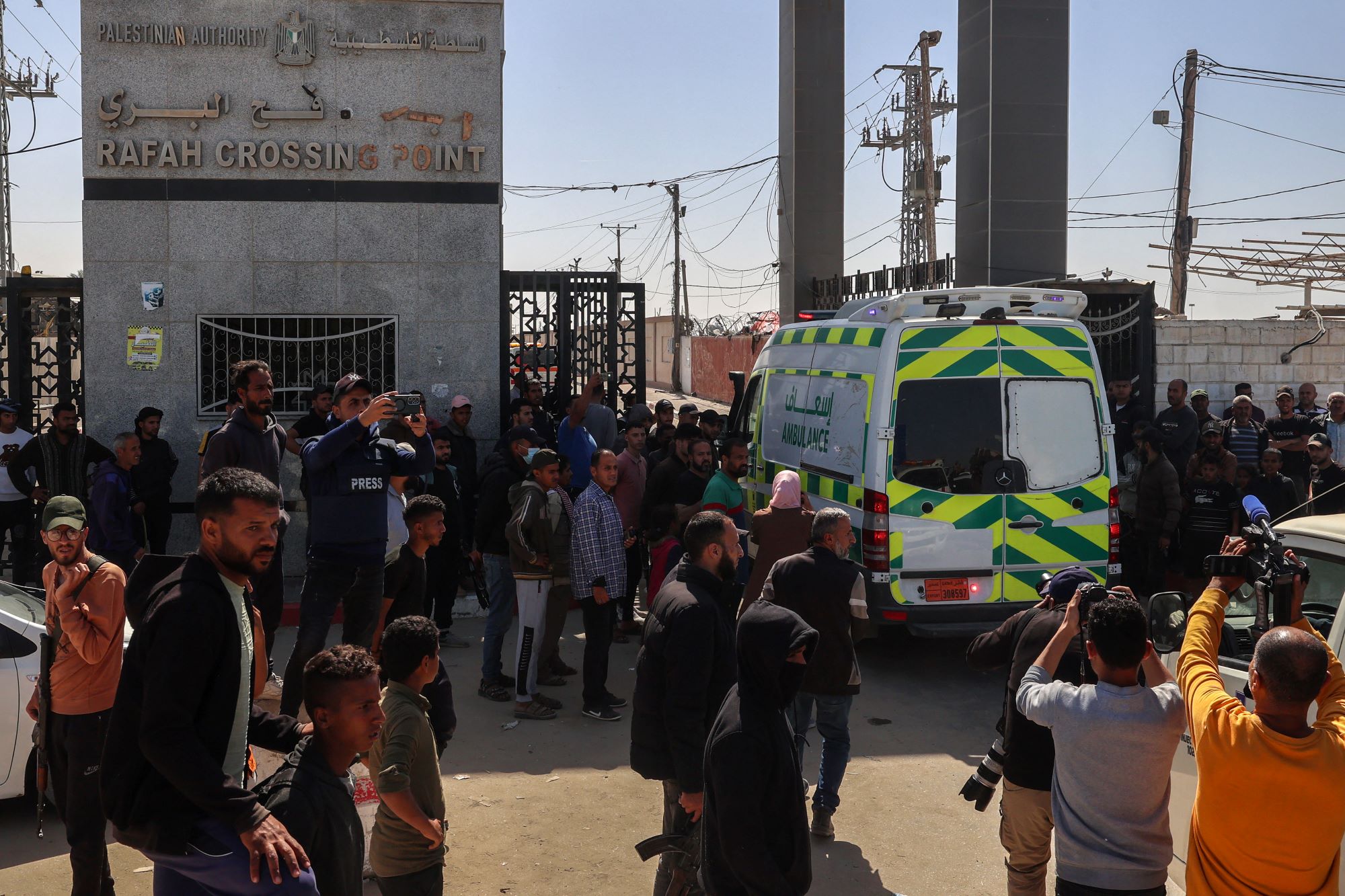 Israel continues to shut down Gaza's main crossings, causing human catastrophe