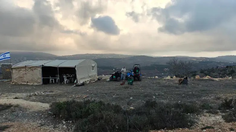 Colonists establish new pastoral outpost near illegal colony northeast of Ramallah