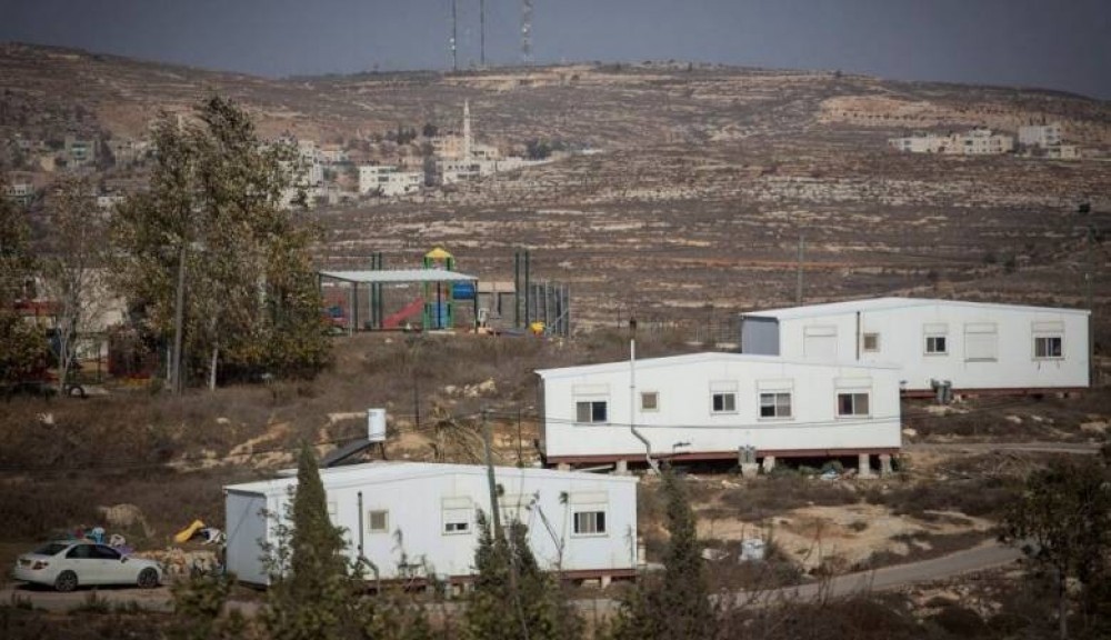 Israeli settlers set up six mobile homes on West Bank land near 
Bethlehem in an effort to steal it