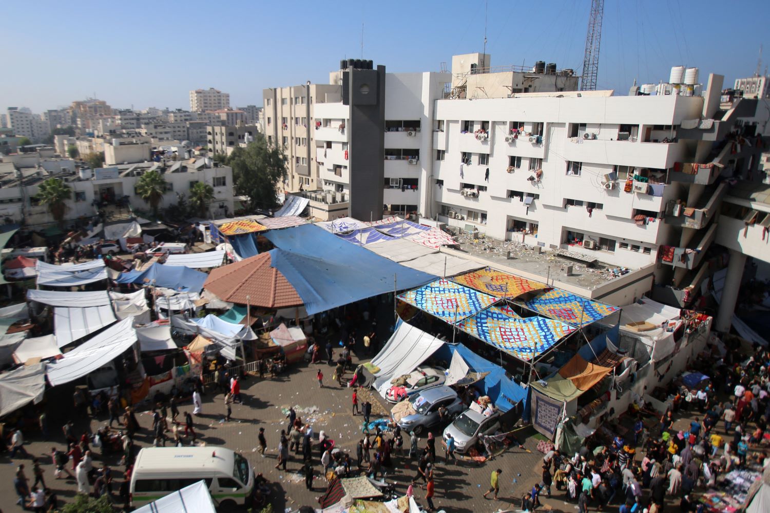 Occupation shoot and injure four civilians in the al-Rashid Street in central Gaza