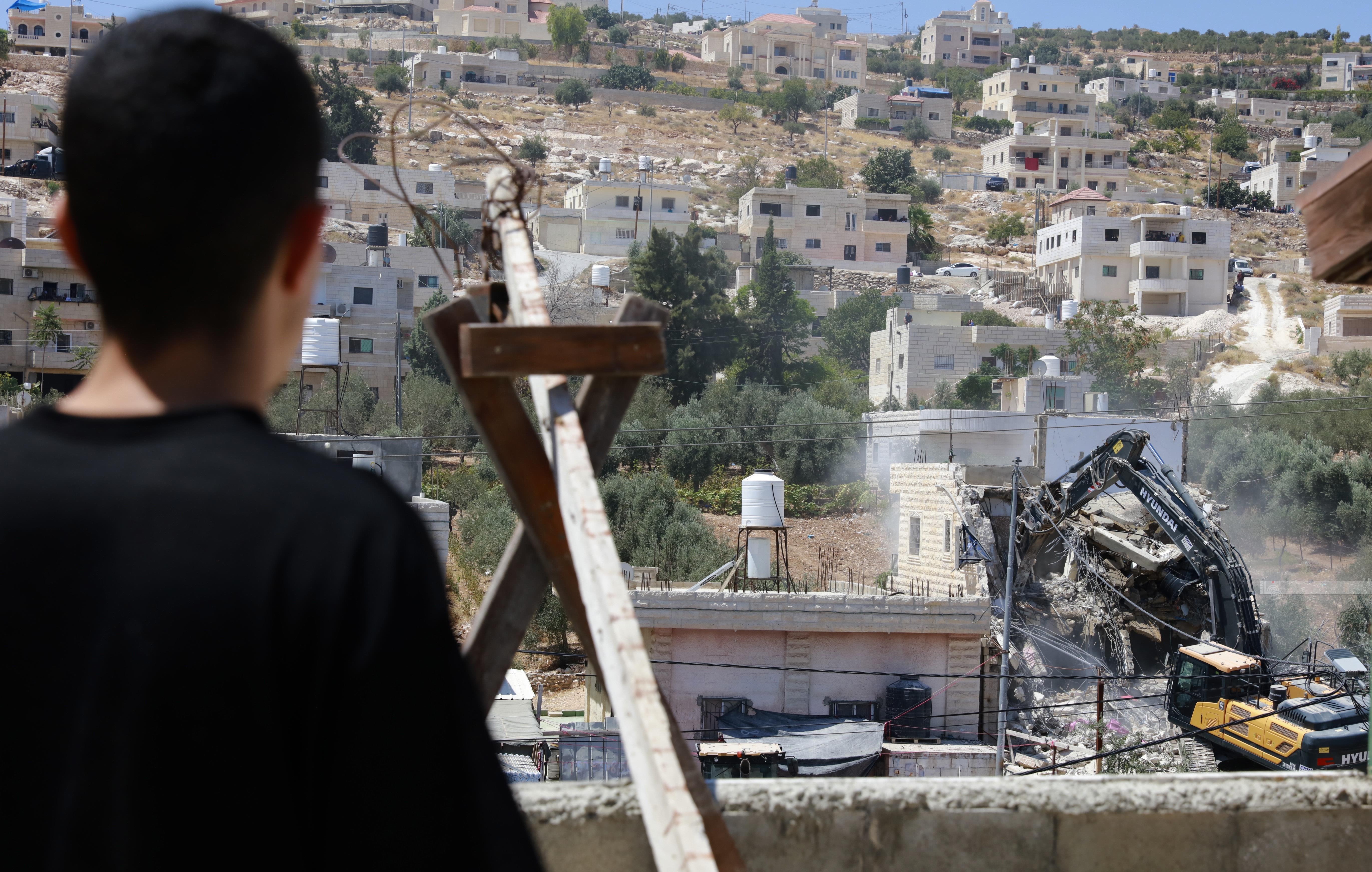 Israeli forces demolish house, detain WAFA photojournalist near Bethlehem