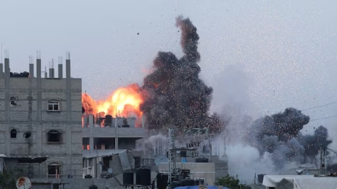 Israeli airstrikes and artillery shelling claim multiple lives in Gaza