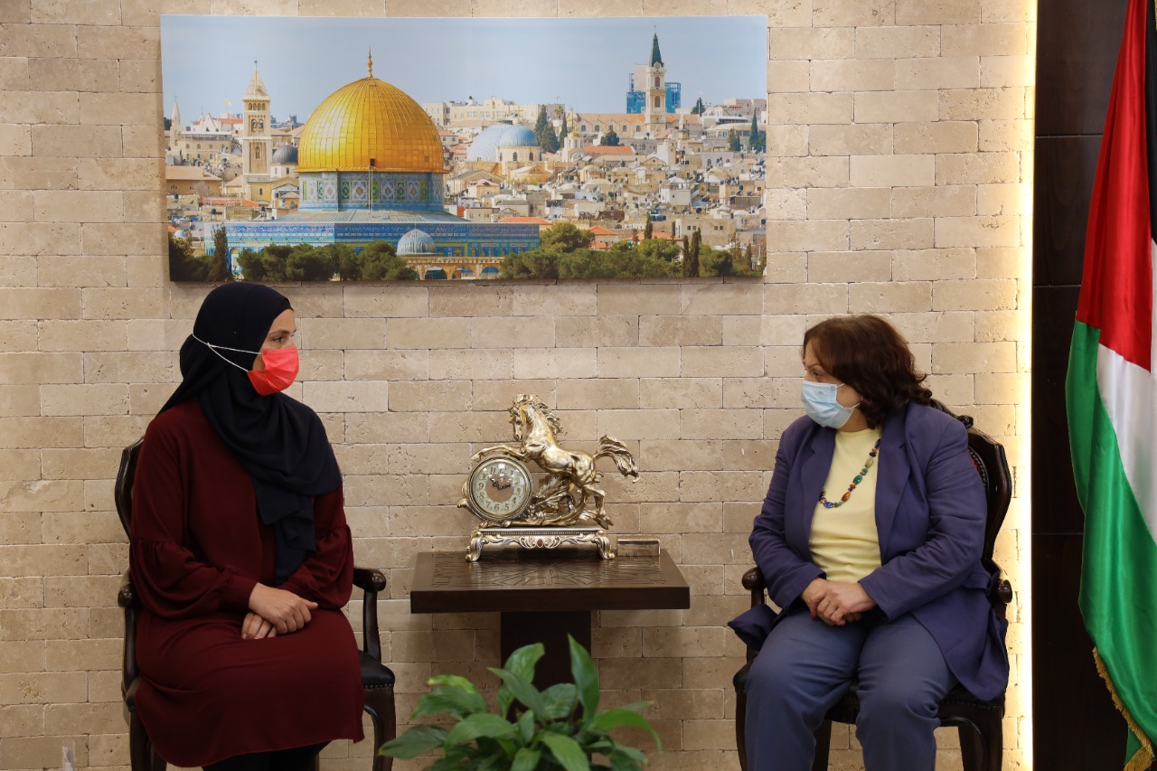 Minister of Health: We will make every effort to treat and release wounded prisoner Israa Jaabis from Israeli jails