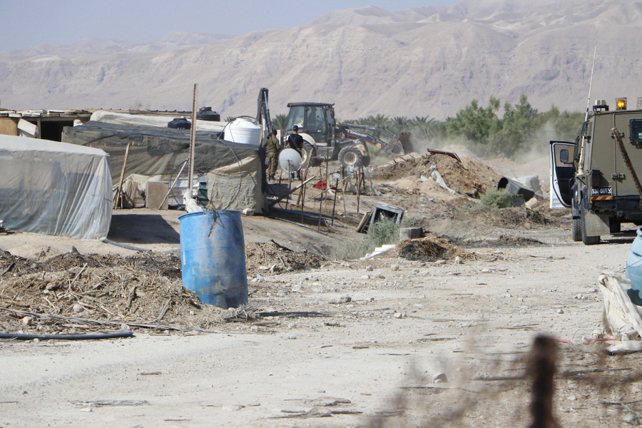 Israeli forces dismantle, seize animal sheds in the northern Jordan Valley 