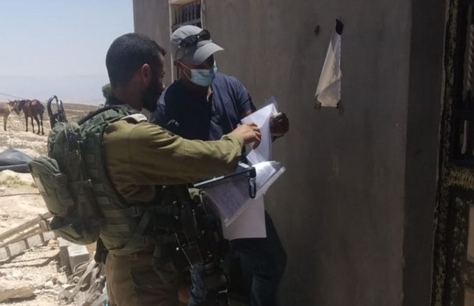 Israeli forces halt the construction against structures near Bethlehem