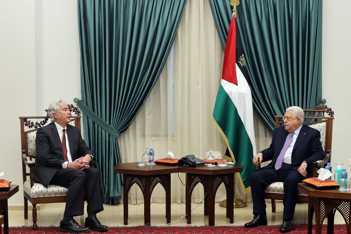 President Abbas receives CIA director in Ramallah