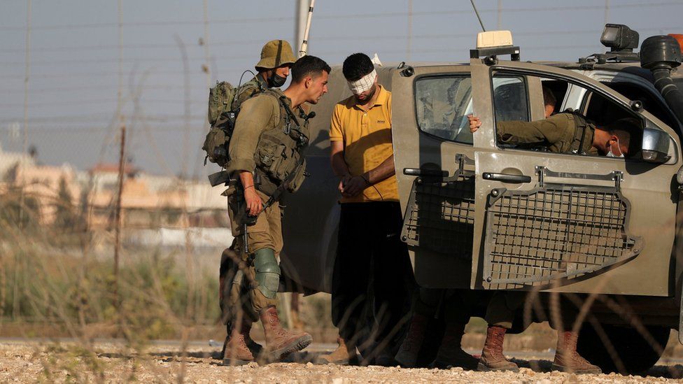 Israeli forces detain 15 Palestinians in West Bank raids
