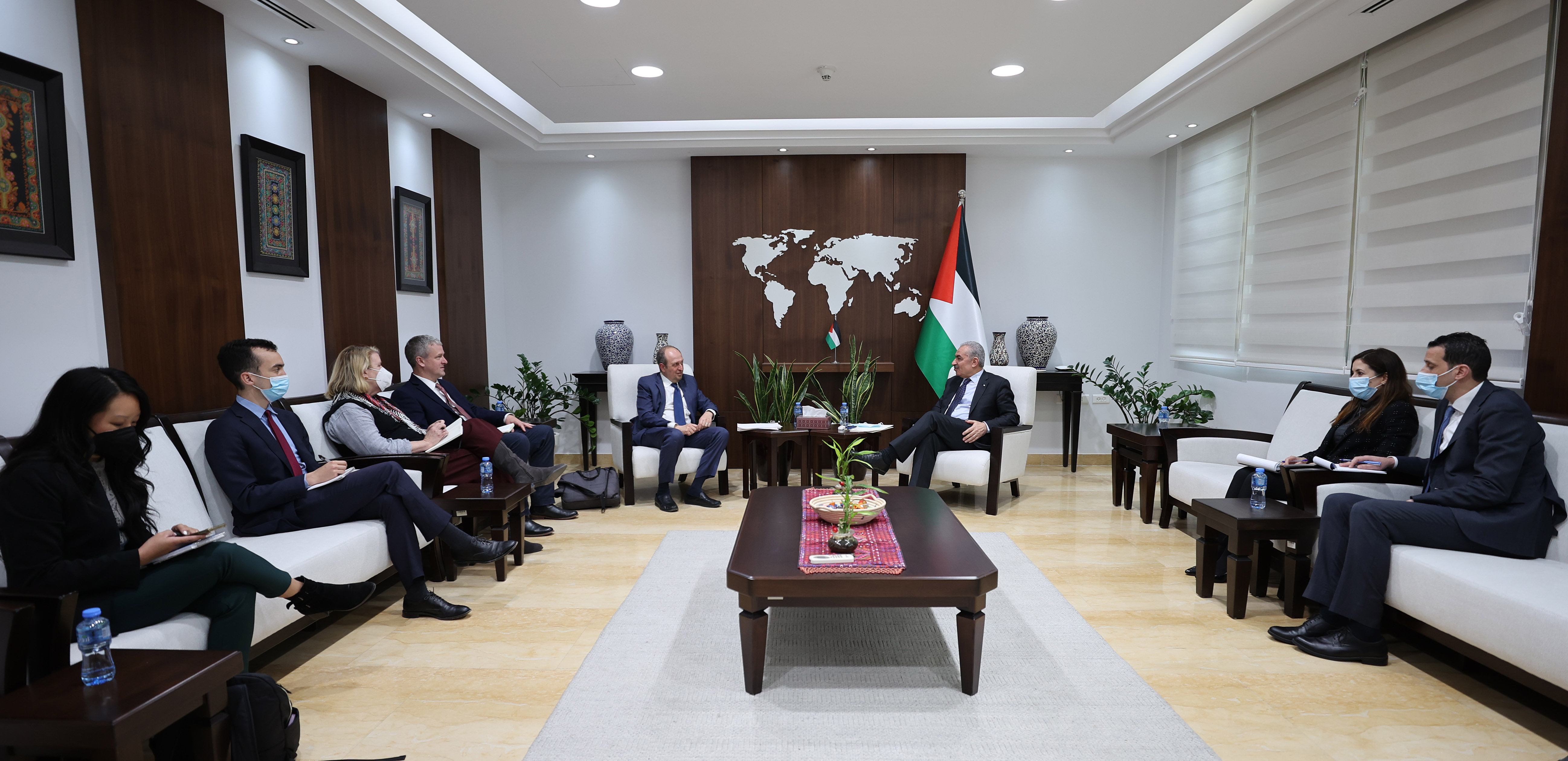 PM Shtayyeh, US envoy discuss breaking political deadlock