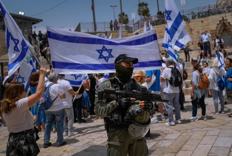 Israeli settlers assault Palestinians in Jerusalem’s old city