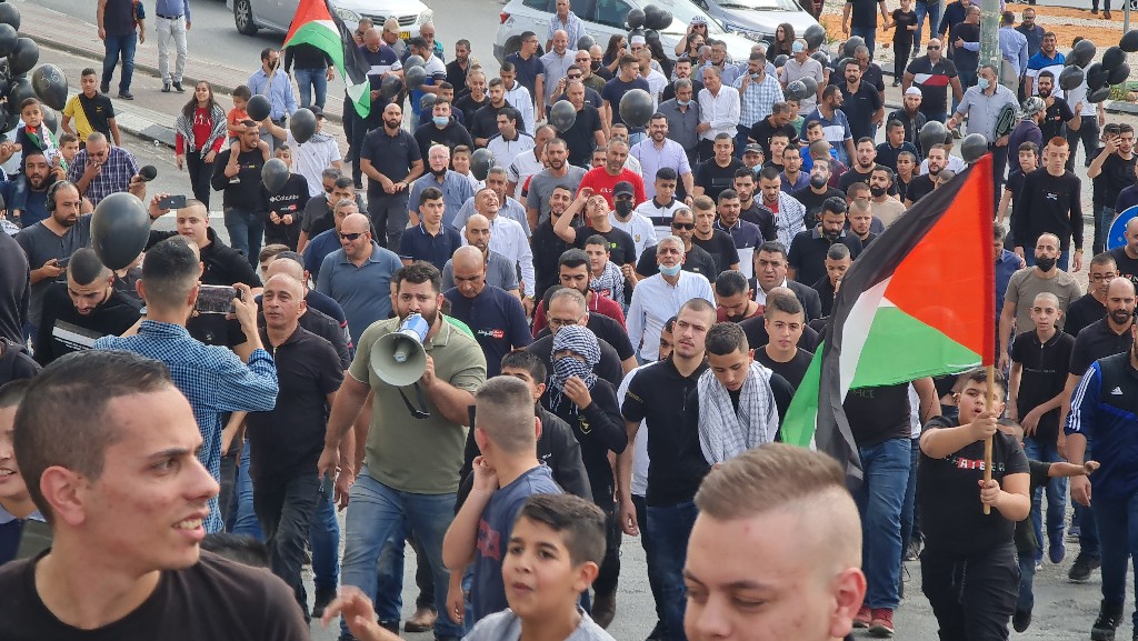 Palestinians protest in Umm al-Fahm against police tolerance of criminality 