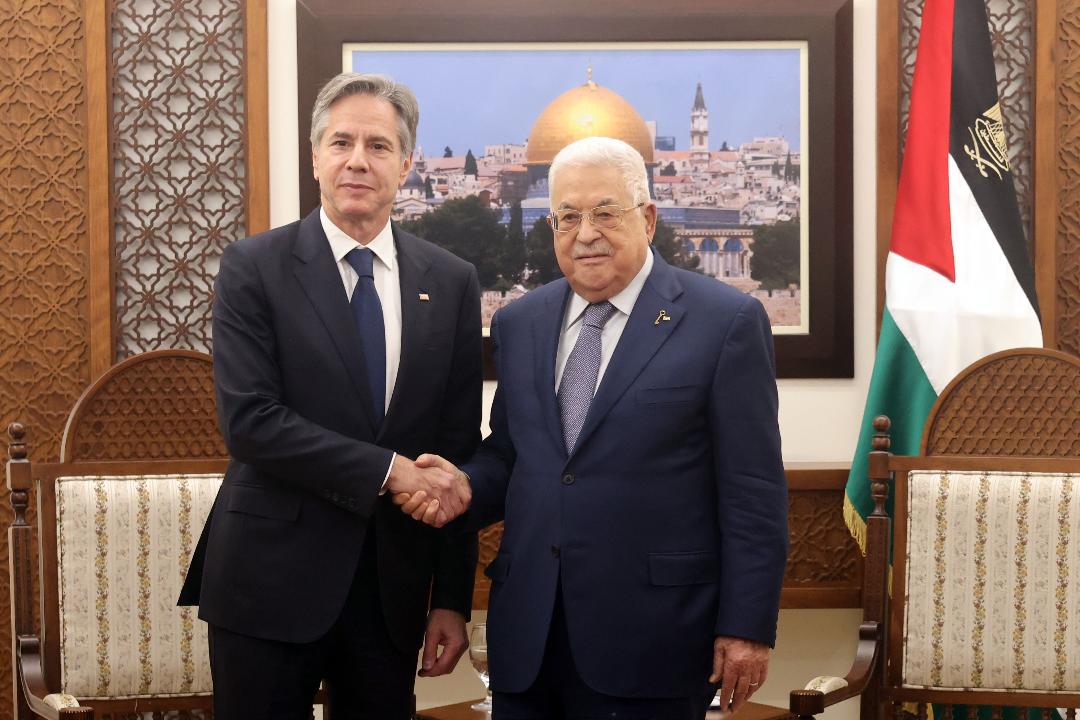 President Abbas discusses developments with visiting US Secretary of State 