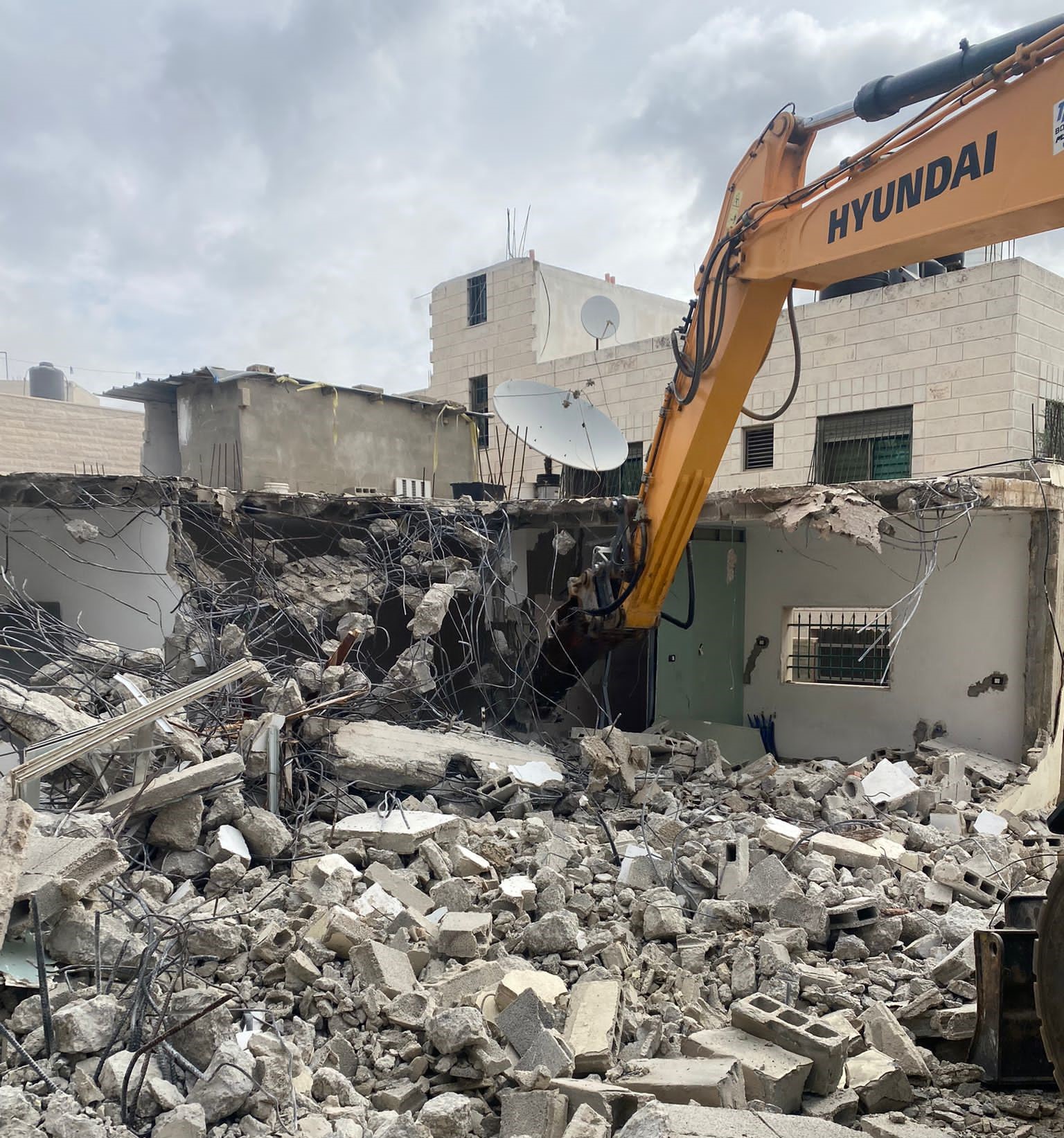 Palestinian family forced to demolish her two houses in Jerusalem 
