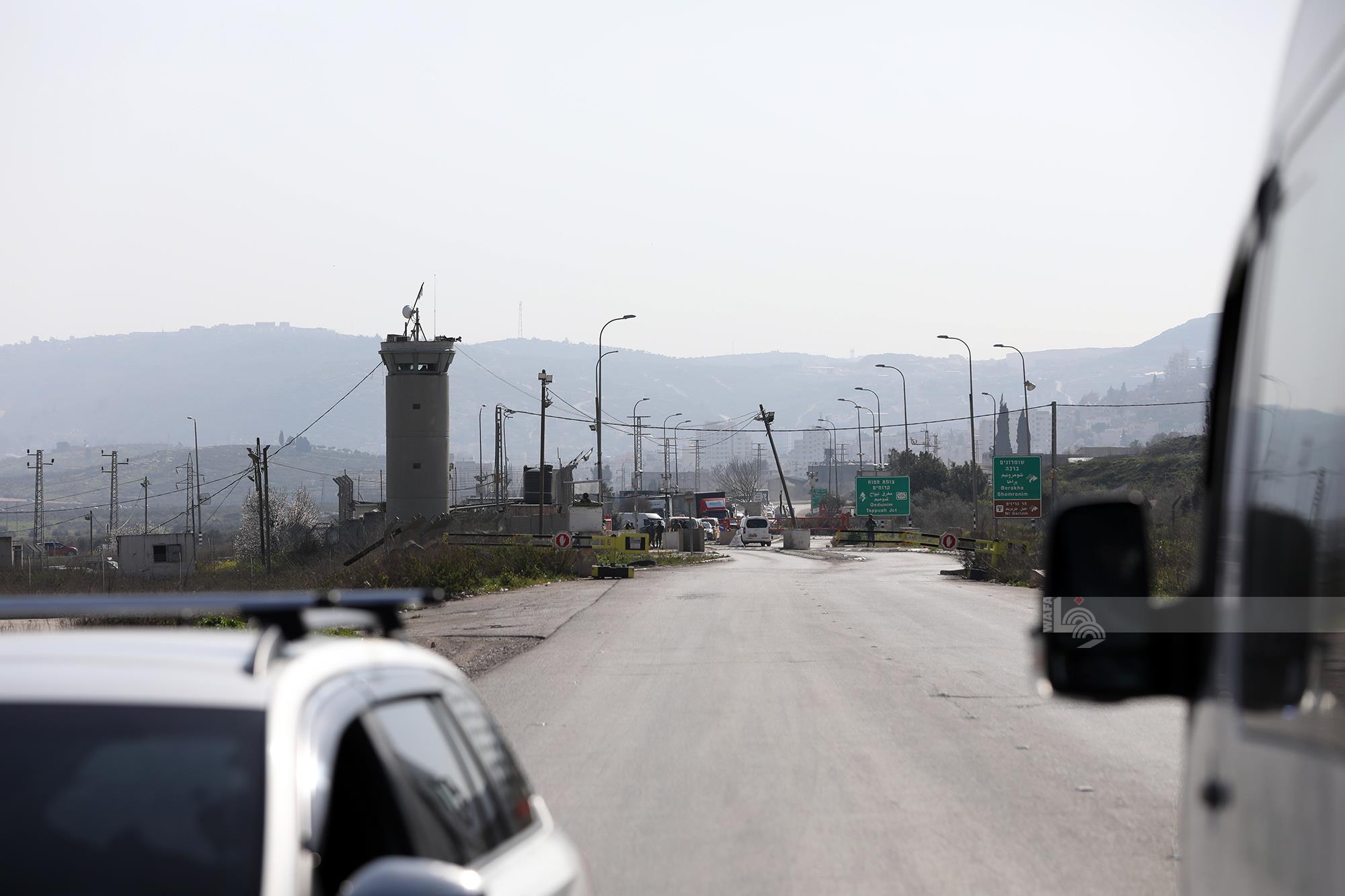 Israeli settlers attack Nablus-area village as soldiers close checkpoints