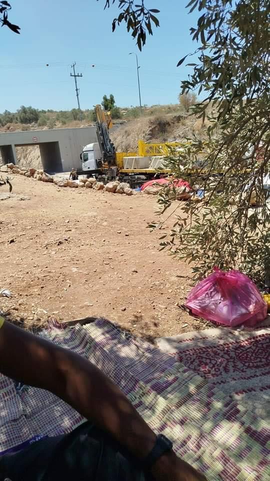 Israeli forces install iron gate near Tulkarm