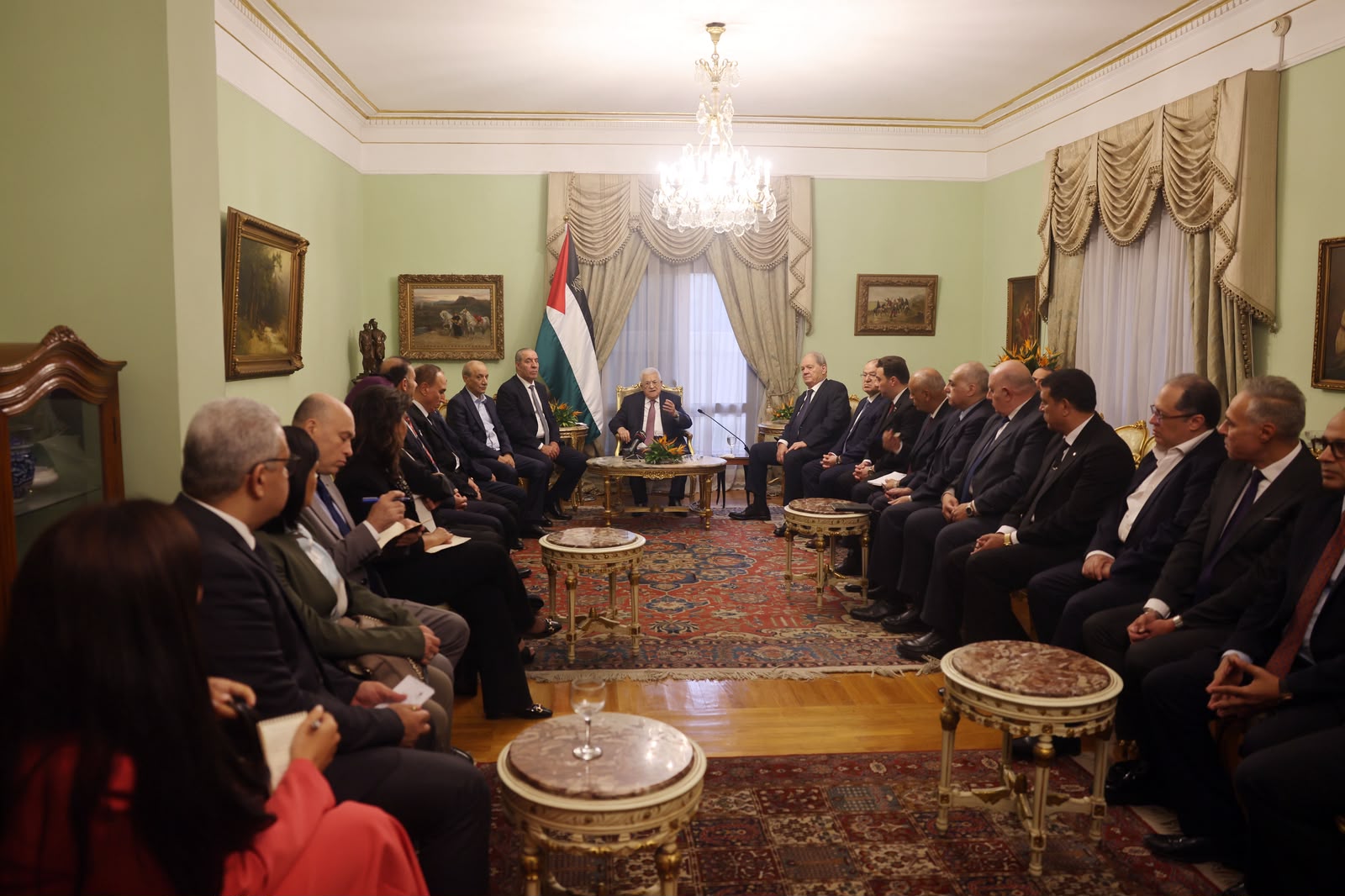 President Abbas meets with Egyptian journalists, media professionals, opinion columnists and broadcasters in Cairo