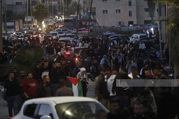 While awaiting release of detainees, 31 Palestinians injured by Israeli gunfire near Ofer Prison near Ramallah 