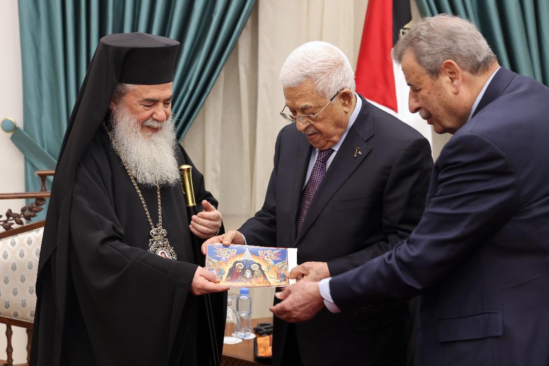 President Abbas receives invitation to attend Christmas Eve Mass, extends holiday greetings