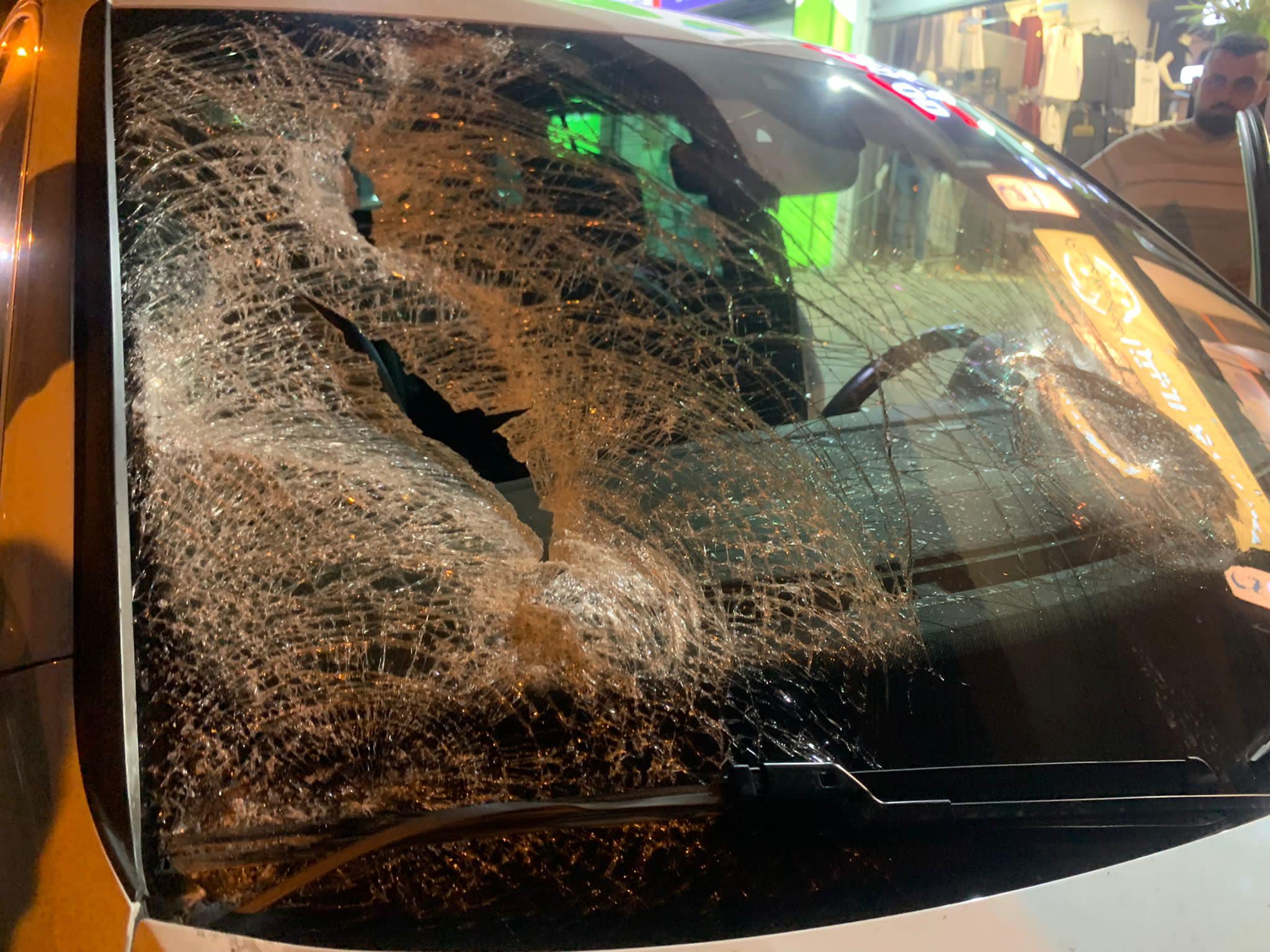 Settlers attack Palestinian vehicles west of Ramallah
