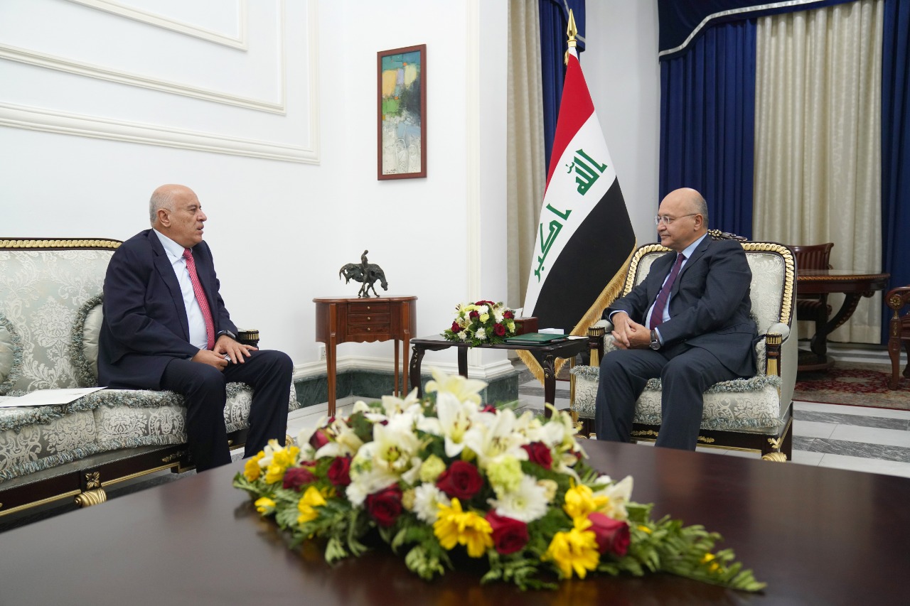 Fatah's Rajoub hands official letter from President Abbas to Iraqi counterpart