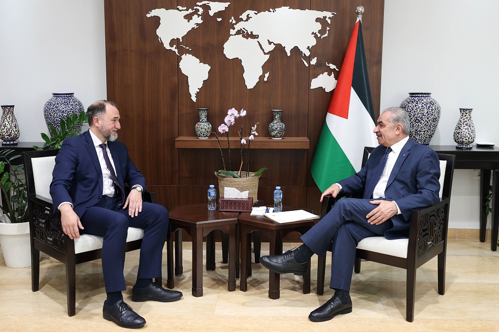 PM Shtayyeh briefs Greek Consul-General on ongoing Israeli aggression against Palestinian people 