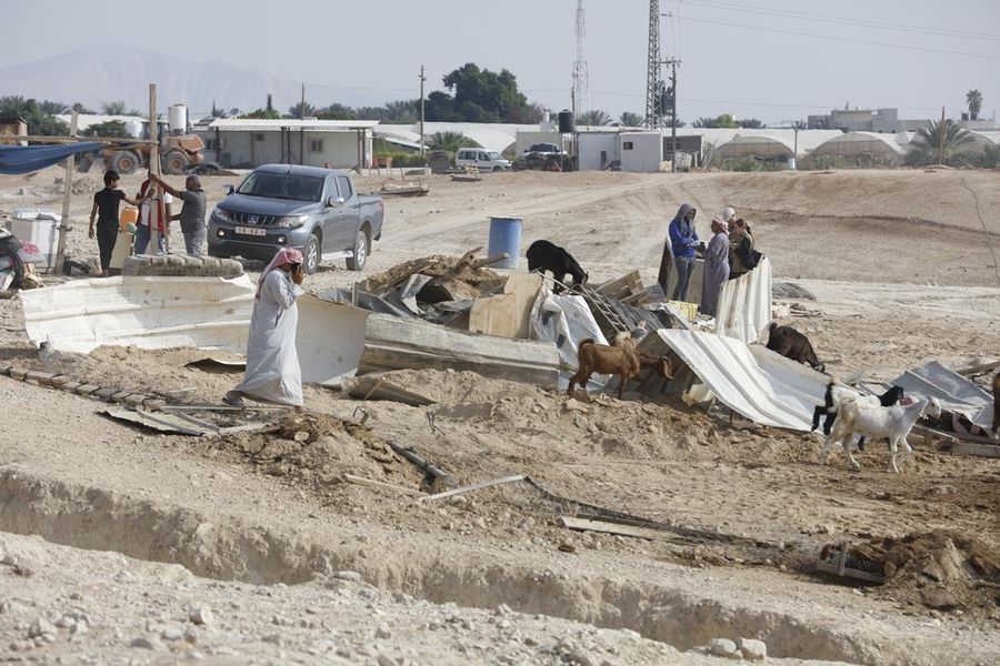 Israeli bulldozers demolish dwelling, sheep barn north of Jericho, notifies demolition of others