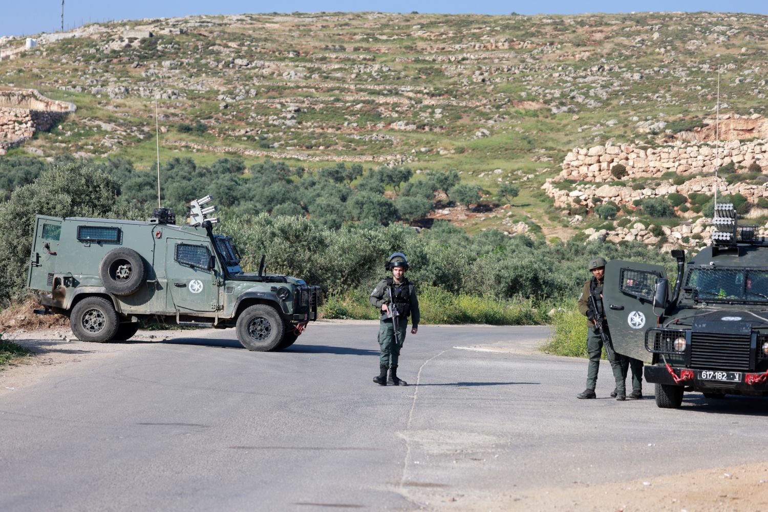Israeli occupation army closes entrances to Al-Mughayir village