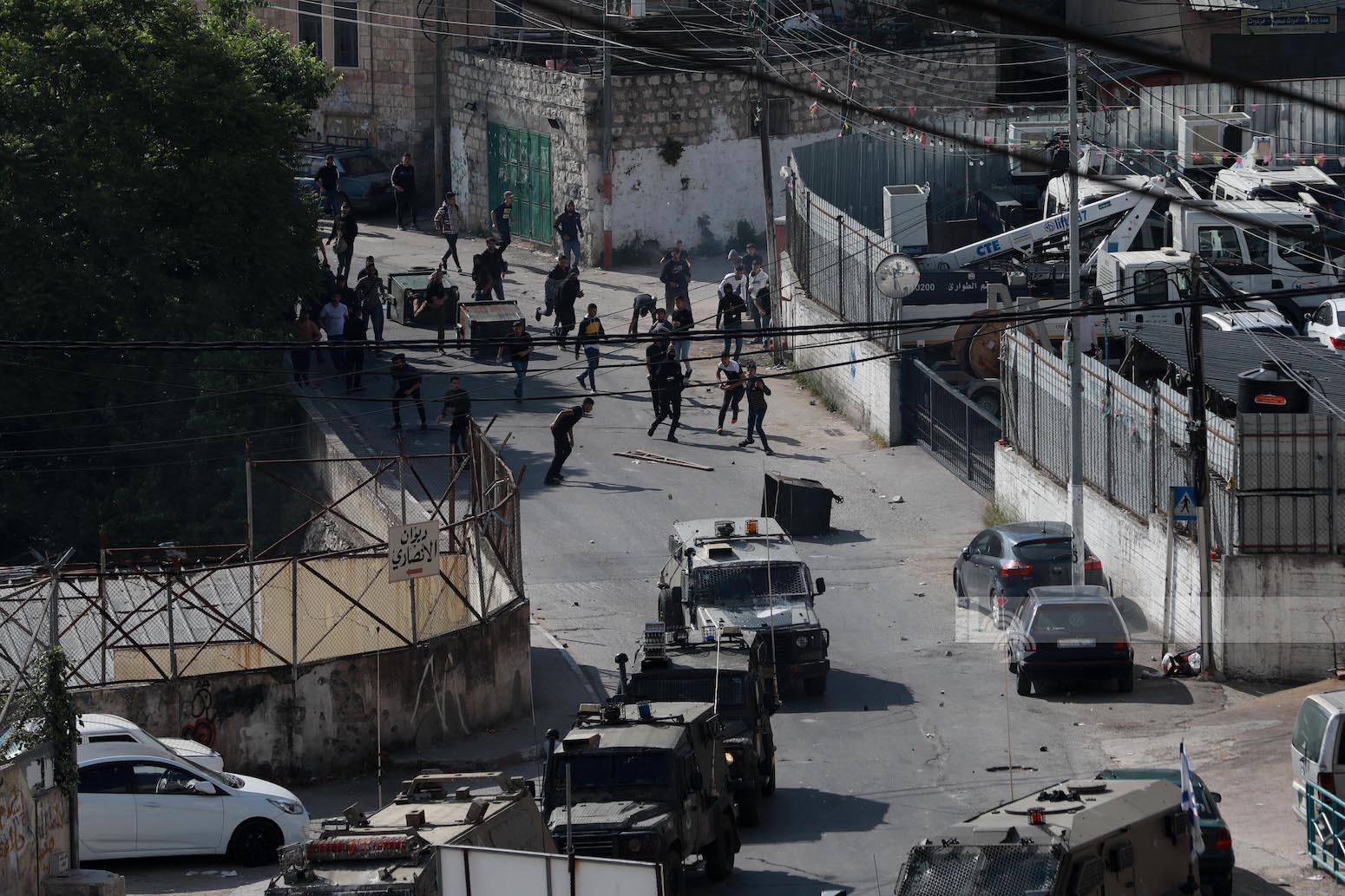 In an update on the new Israeli army aggression against Nablus, 13 Palestinians injured and two detained