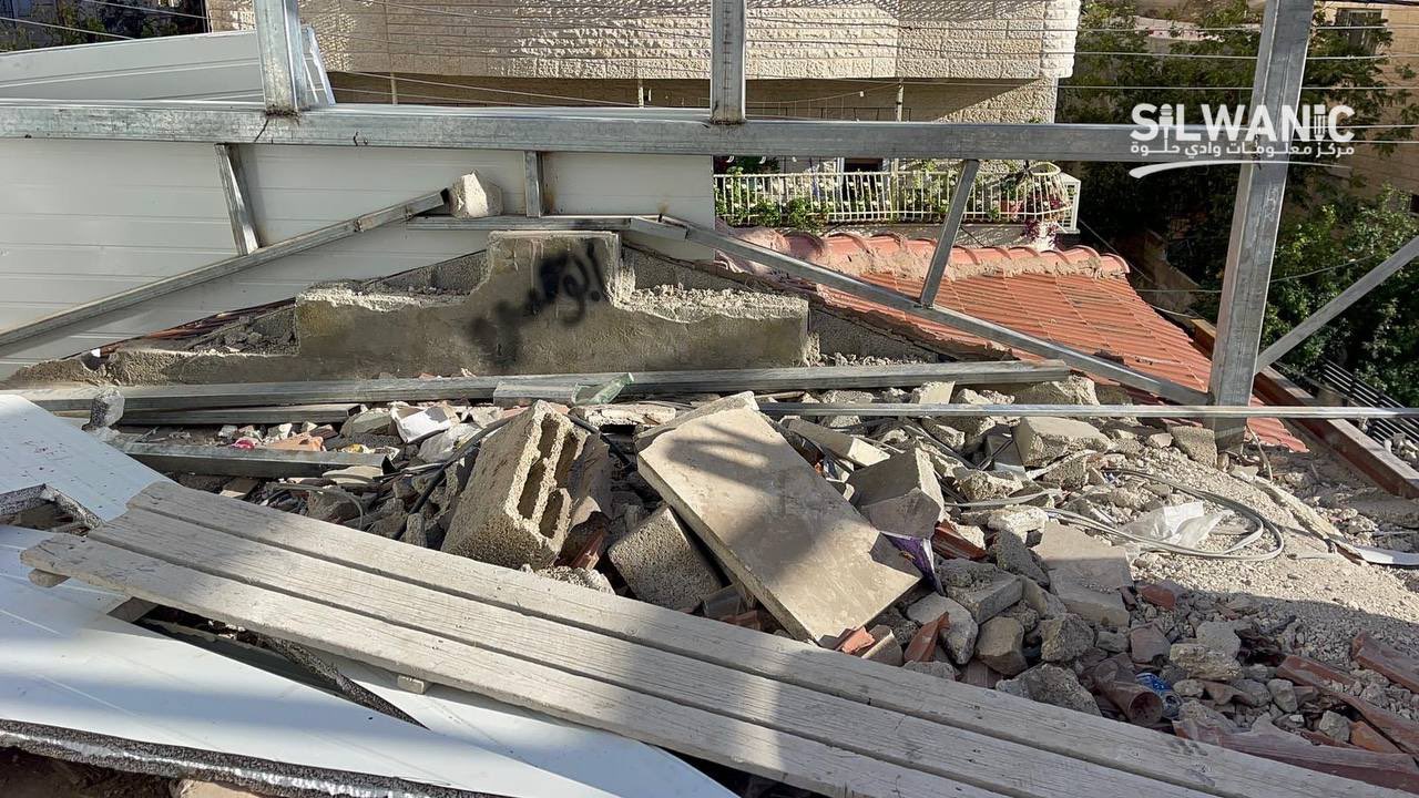 Israeli authorities force Palestinian to tear down section of his house in East Jerusalem 