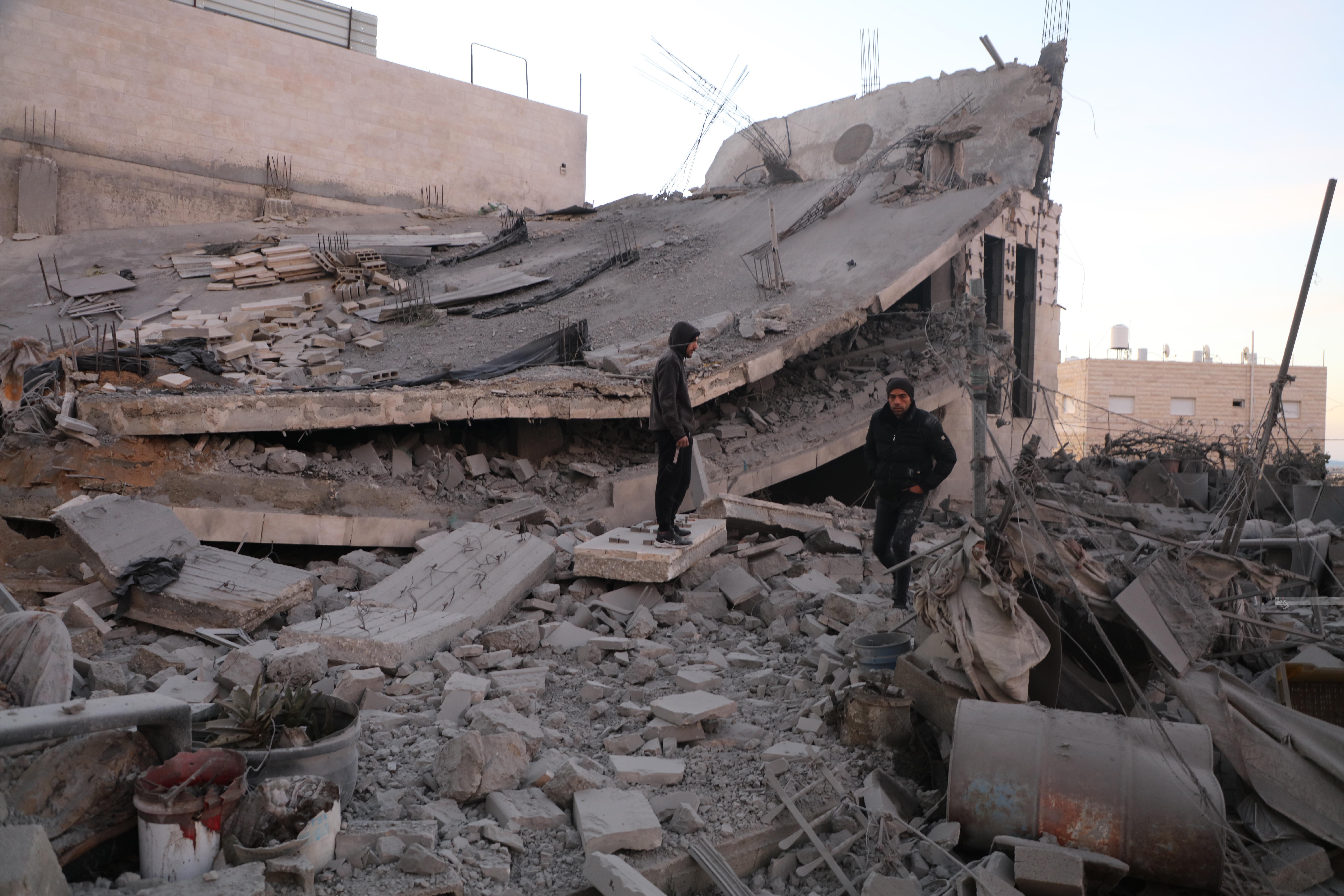 Israeli occupation forces blow up homes of two Palestinian martyrs in Hebron