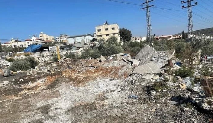 Israeli forces demolish car wash south Nablus 