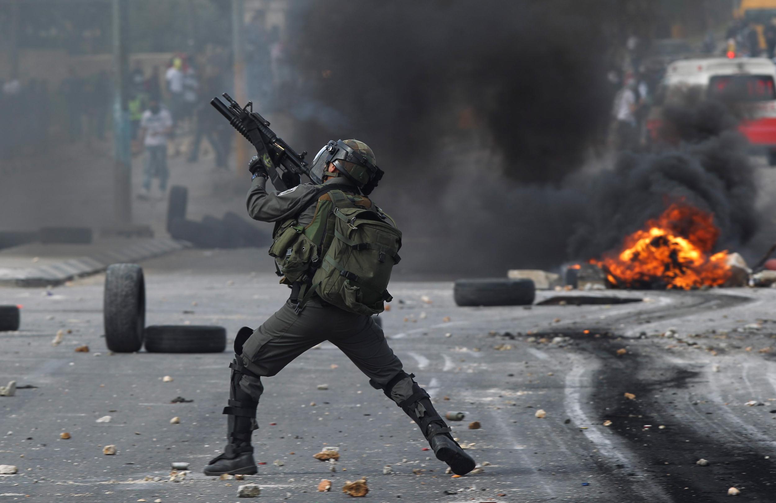 Israeli forces detain 12 Palestinians in West Bank raids